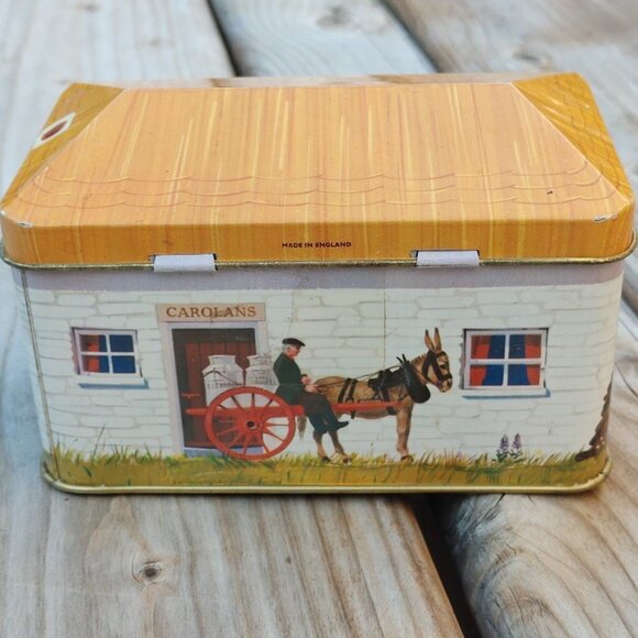 Vintage Carolans Tin House Made In England - Picture 3 of 8